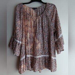 🚨Zac & Rachel Animal Print Blouse with Ruffle Detail EUC